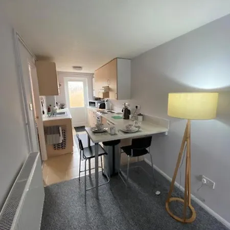 Bradley Stoke Self Contained Ground Floor Апартаменты